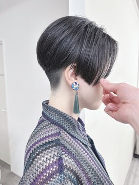 ラウンジ モリオ イケブクロ(Lounge MORIO Ikebukuro) ＊センターパート刈り上げショート女子前下がりショート前髪なし