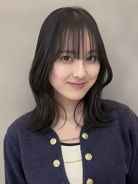 アトロ(Atoro) 透けバング×くびれミディアム/大人かわいい小顔見えレイヤー