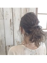 リノ(Lino)&nbsp;ローポニーテールアレンジ