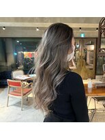 ロジッタ(ROJITHA)&nbsp;【ROJITHA表参道原宿】外国人風バレイヤージュ×グレージュ