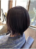ショートボブ/センターパート/ツヤ髪/グラデーション/イヤリング