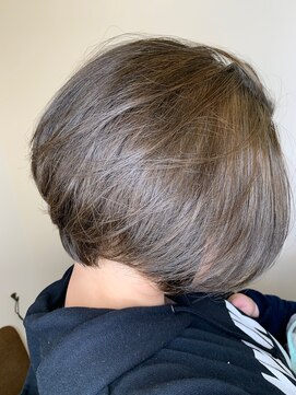 ヘアーサロン イバ(IBA) オリーブグレージュ