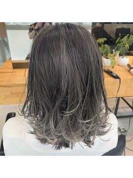 ラダ(Lada) ダークグレージュ