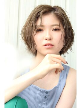 バルス(BLS) センターパートで大人かわいい♪アッシュカラーショートボブ！