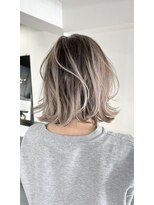 ルーヴェ(LOWE)&nbsp;【なつみ】ホワイトベージュハイライトグラデーションボブ