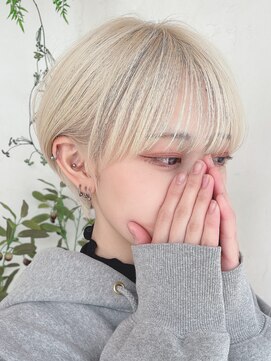 デューヘアー(due hair) ホワイトベージュ　× マッシュショート