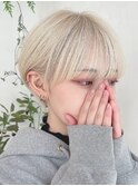 ホワイトベージュ × マッシュショート