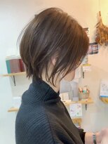 ベラ(Bella)&nbsp;大人可愛い前髪ありひし形耳かけクールショートボブ20代30代40代