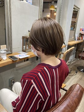 コンパス(COMPASS) マッシュショートにアッシュベージュ