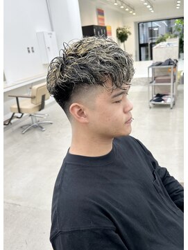 ニュート(Neut ) ハイライト×ニュアンスパーマ/フェードカット