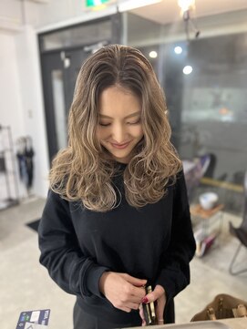 レーベル(LABEL) 透明感溢れるバレイヤージュ