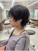 くせ毛を活かしたショートウルフ