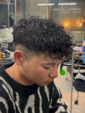 イーラ(era) スペインカール　ツイストスパイラル眉カットメンズパーマ