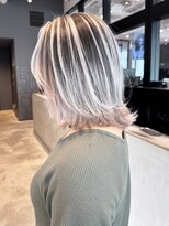 ホワイトブロンド外ハネボブ美髪_ba539092