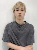 ショートウルフ　ブロンドヘア　ニュアンスカラー　MOMO