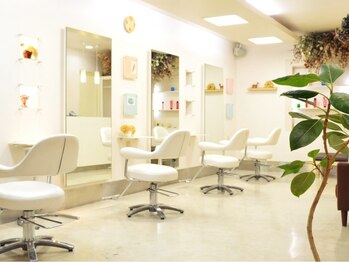 ヘアアンドメイクフリッシュ(HAIR&MAKE FRISCH)の写真/【三宮/元町駅すぐ】オーナースタイリスト1人のみのマンツーマンサロン。あなただけの特別な時間をご提供*