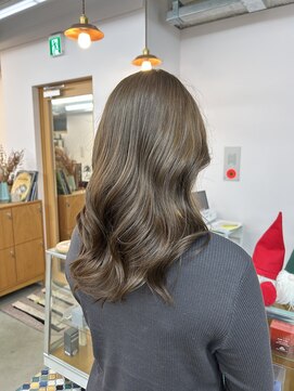 エルム 府中(yelm) ブリーチなしダブルカラー透明感ミルクティーベージュカラー