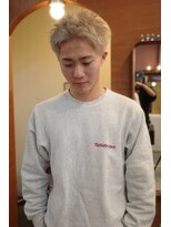 エディ(Edy)&nbsp;スパイキーショート刈り上げ抜きっぱなしブロンド眉毛カット