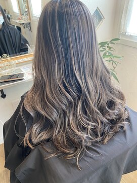 ティフル(TifuL) ハイコントラストバレイヤージュ（グレージュ系）