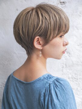 カライング(ing) 大人可愛い20代30代40代黒髪前下がりひし形小顔ボブ丸みショート