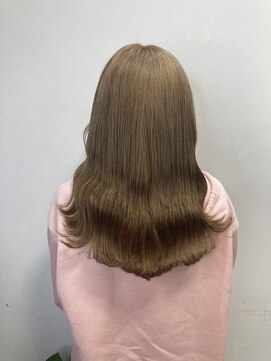 フツーロ 栄(FUTURO) ゴールドベージュ