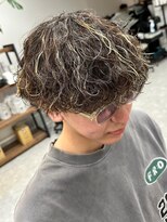 フゥ 宇都宮(FeU)&nbsp;波巻きパーマメンズパーマメンズヘアツーブロックツイストパーマ