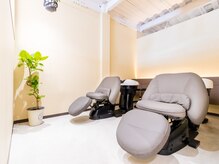 メンズアルファガーデンセカンド(men's alpha garden second)の雰囲気（フルフラットの最新シャンプー台でリラックスしていただけます）