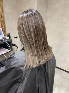 サニー 渋谷(SUNNY) バレイヤージュ、ハイライト、レイヤーロング、グレーベージュ