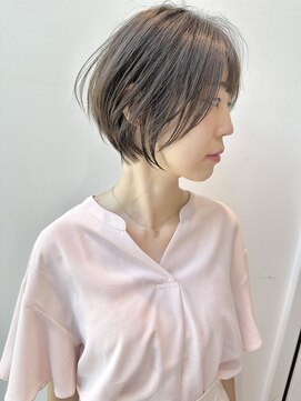 ステア ケース(stair case) 大人髪質改善ナチュラルカラー丸みショートボブ耳掛け