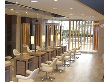 ヘアサロン ビビット 志紀店(VIVIT)の雰囲気(清潔で開放的なフロア。)