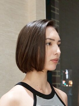 カルム(kalm) 20代30代ボブレイヤーショートボブオリーブカラー顔周りレイヤー