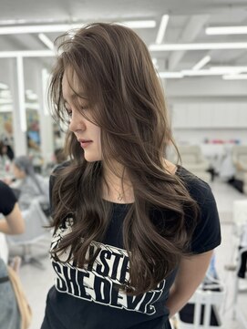 アマトウキョウスマートサロン(AMA TOKYO×Smart Salon) ヘーゼルベージュ　ブリーチなし　レイヤーカット　海外風