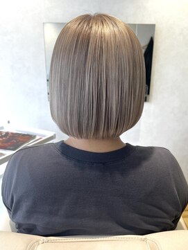 ジーナ 福岡天神(Zina) 《ショート/ボブ》乾かして収まるハイトーンボブ