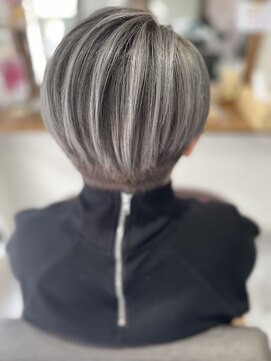 髪質改善 SPiRA ASAHIGAOKA シルバー系シャドールーツ