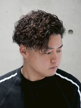 MEN'S/ツイストスパイラル×テーパーフェード/サイドパート