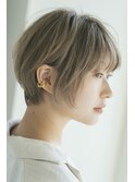 束感ショート×小顔立体カット×シルキーベージュ