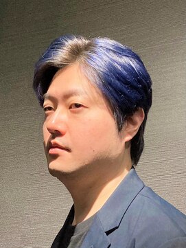 ビーダンディー(Bee dandy) くせ毛ショート センターパート 大人のブルーグレージュカラー