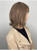 外ハネレイヤーボブミルクティーベージュ愛され赤み消しカラー