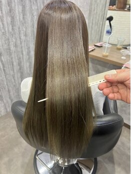 お客様のご要望やお悩みに合わせて最適なヘアケアをご提案♪ダメージレスにこだわる施術で艶髪をキープ★