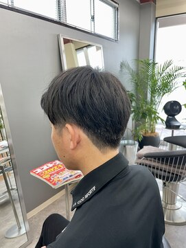 バロ(VALO) ツーブロック刈り上げセンターパート