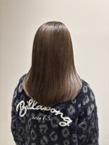 プールト ジュール モナミ(pourtoujours monami) オリーブカラー 艶髪まとまるヘアスタイル