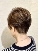 白髪ぼかしカラー/大人ショート刈り上げ