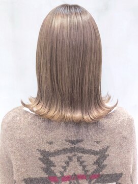 アイティーバイアルバム 八王子店(IT by ALBUM) ミルクティーボブ_くびれミディイヤリングカラー_ba320383