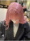 2829ピンクブロンドスローカラーカシスピンク波巻き前髪カット