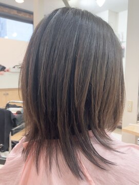 カットハウス はさみの部屋 くびれレイヤー/外ハネ/グレージュ/ハイライト・インナーカラー