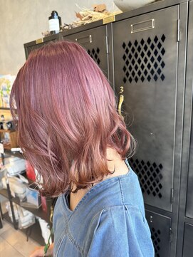 アチーブリス(achieve Liss) ピンクベージュカラー暖色系ゆるふわウェーブミディ