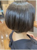襟足のタイトさと丸みのあるショートデザイン！