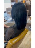 シンプルなのに個性的、唯一無二のネイビーカラー
