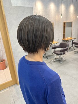 リルア(rilua) 大人ハンサムショート クール系ハイライトカラー