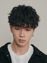 レタッチバイフィフス(RETOUCH by fifth)&nbsp;原宿ルーズパーママッシュ波巻きシャドウメンズパーマ眉毛